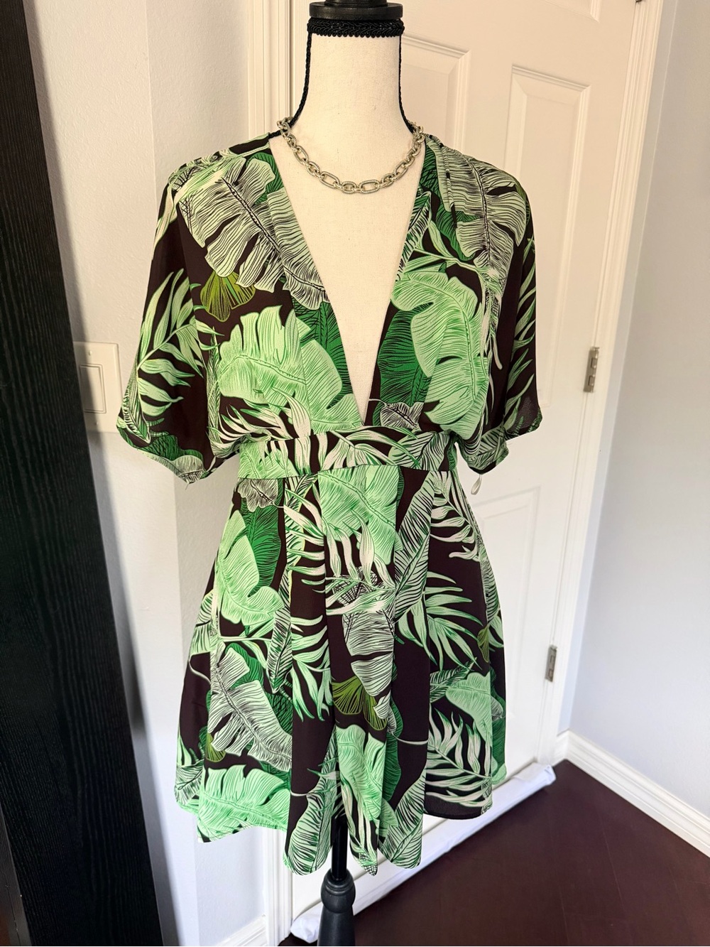 Green Tropical Leaf Print Dress